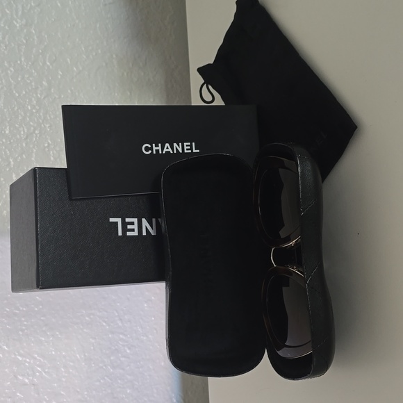Chanel sunglasses - Picture 1 of 9